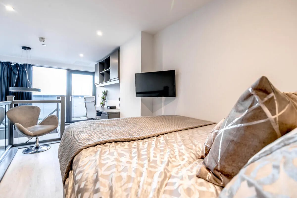 Bed desk chair and TV student studio bedroom at 33 Parkside in Coventry Student Accommodation