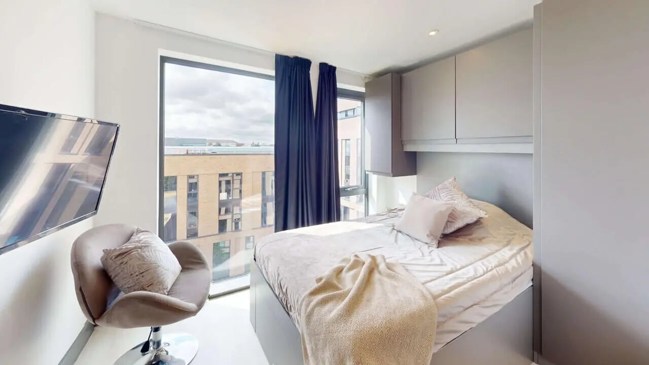 Bed television chair large window bedroom at 33 Parkside in Coventry Student Accommodation