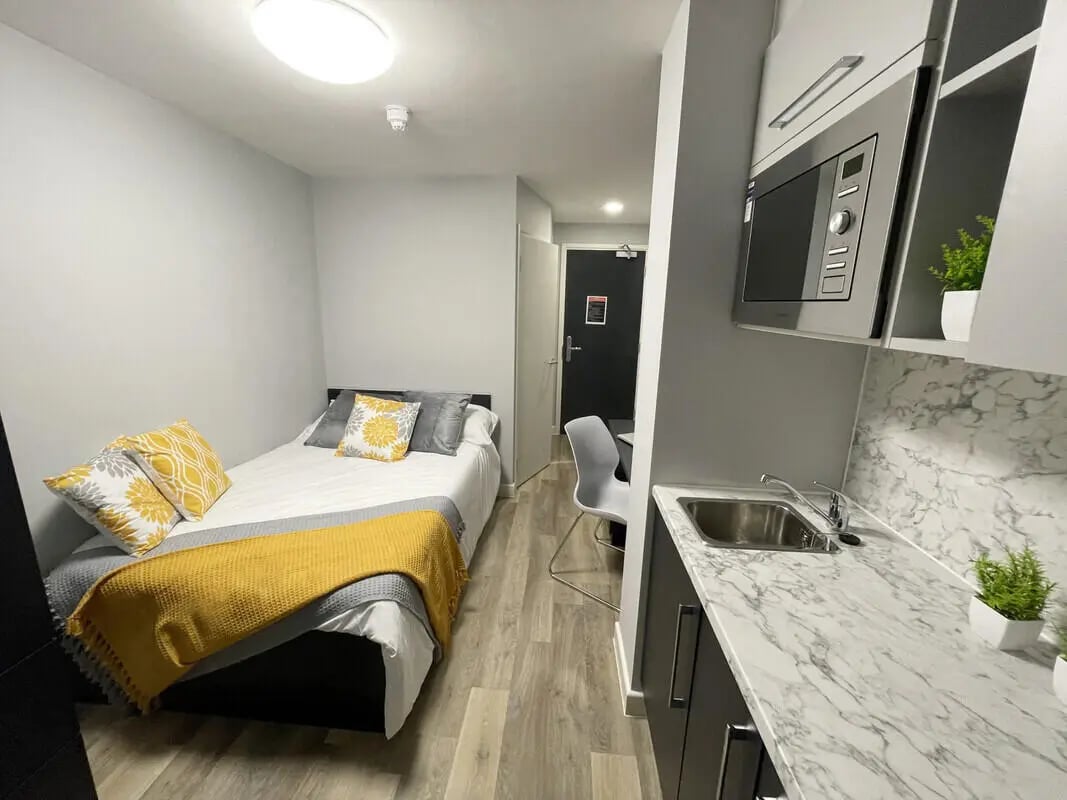 Bed microwave sink and marble countertop kitchen at Hockley Point in Nottingham Student Accommodation