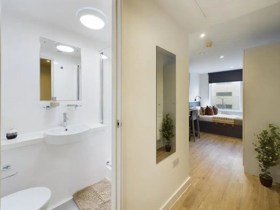 Sink mirror toilet shower and bed bedroom at Sheares Hall in Newcastle Upon Tyne Student Accommodation