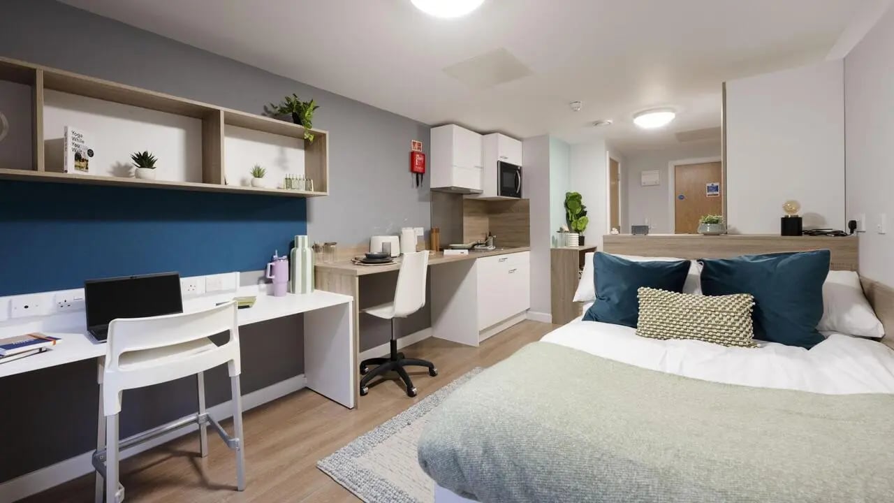 Bed desk kitchen area with microwave and sink bedroom at Haddington Place in Edinburgh Student Accommodation