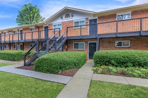 Brick apartment building with stairs and bushes exterior at Belmont Crossing in Smyrna Student Accommodation