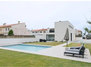 Pool with loungers and modern house exterior at Luxury 3 Bedroom House with a Swimming Pool close to Barrelas Beach in Esposende Student Accommodation