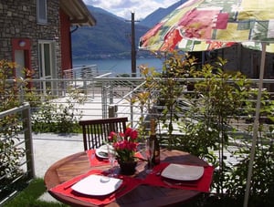 Lakeview apartment with garden 40km from Como and Lugano