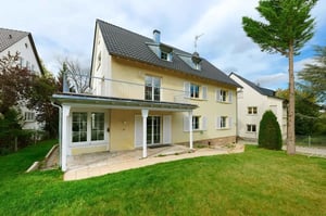 Great double bedroom with balcony in a 4-bedroom house in Gablenberg