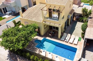 Villa with pool loungers and dining area exterior at Charming house in Vilamoura in Vilamoura Student Accommodation