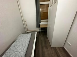 Homely single bedroom in Phoenix W