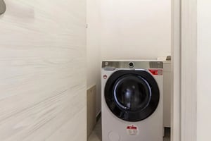 Washing machine in a small laundry room at Sublime double ensuite bedroom in the heart of Sassari in Sassari Student Accommodation
