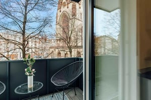 Bright single bedroom with balcony and TV