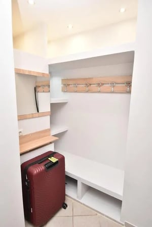 RENOVATED 1BR CITY CENTER