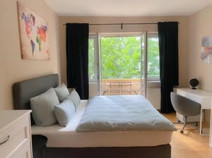 Inviting double bedroom near Frankfurt (Main) Westend