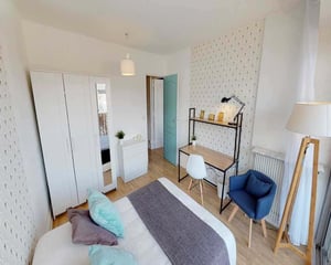 Desk bed wardrobe and chest of drawers bedroom at Chambre dans le rue d'Hautpoul in Paris Student Accommodation