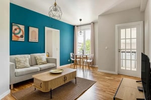 Sofa coffee table dining set living room at Rua dos Cordoeiros a Pedrouços in Lisbon Student Accommodation