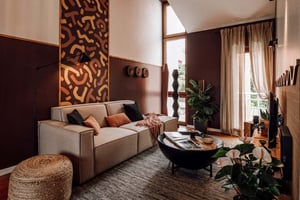 Sofa coffee table and plant living room at 2 bedrooms in Bica in Lisbon Student Accommodation
