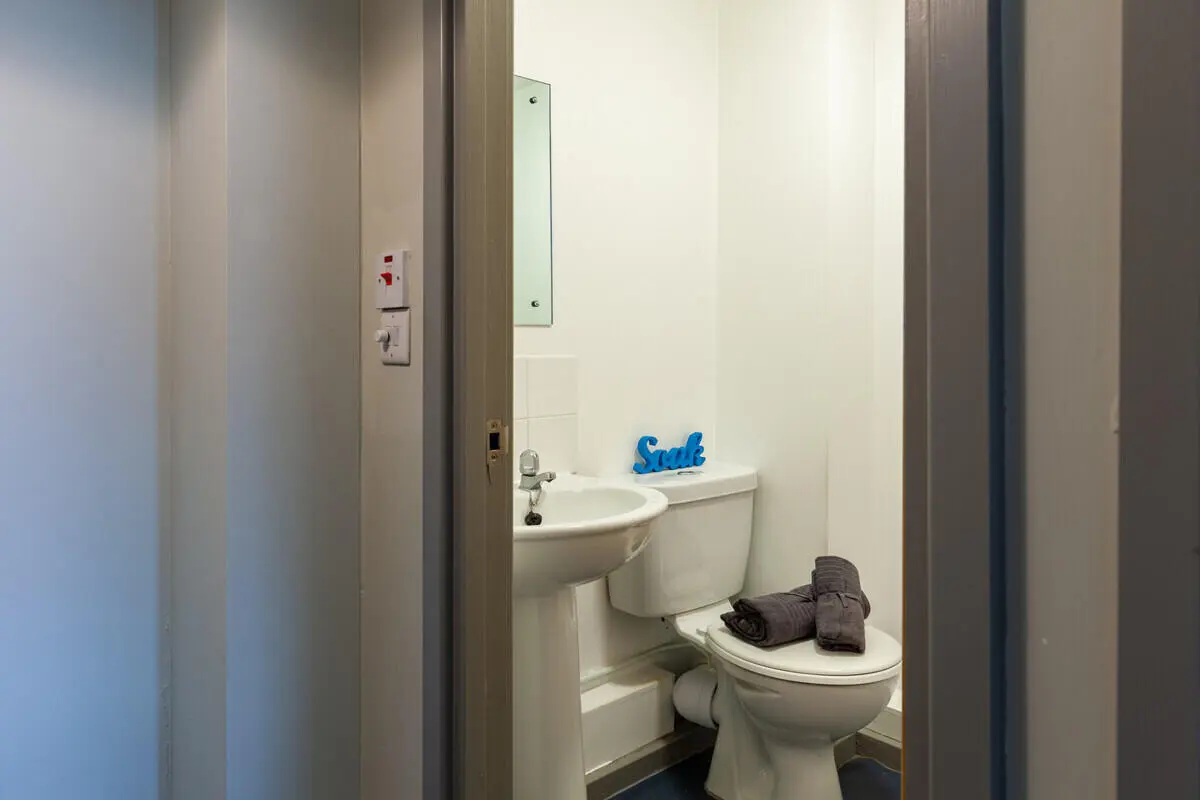 Sink toilet with towels and "Soak" decor bathroom at Filbert Village in Leicester Student Accommodation