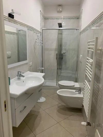 Sink toilet bidet shower with glass doors bathroom at Neat single bedroom in the heart of Verona in Verona Student Accommodation