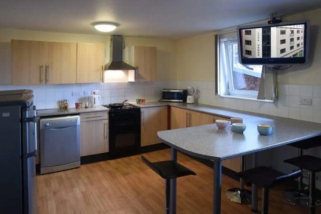 Kitchen with dishwasher oven and breakfast bar kitchen at Asha House in Loughborough Student Accommodation