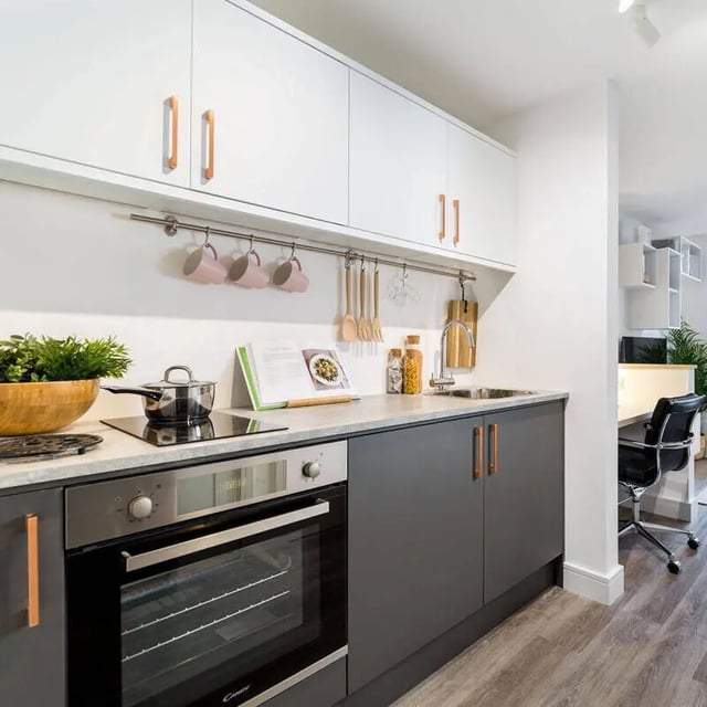 Kitchen with oven sink mugs pots and utensils kitchen at Blockyard Apartments in Exeter Student Accommodation
