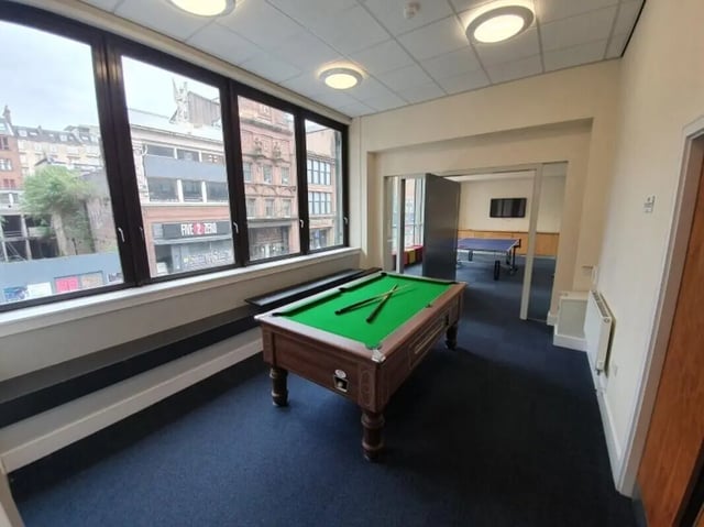Pool table with cues in common area playing area at Newton House Glasgow in Glasgow Student Accommodation
