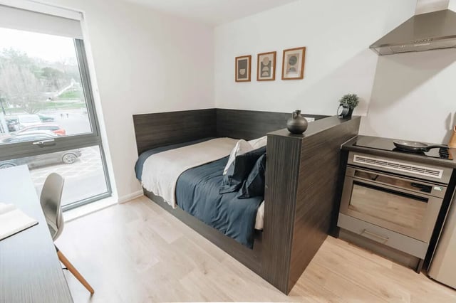 Bed desk kitchen and oven studio apartment at Avon Studios in Bath Student Accommodation