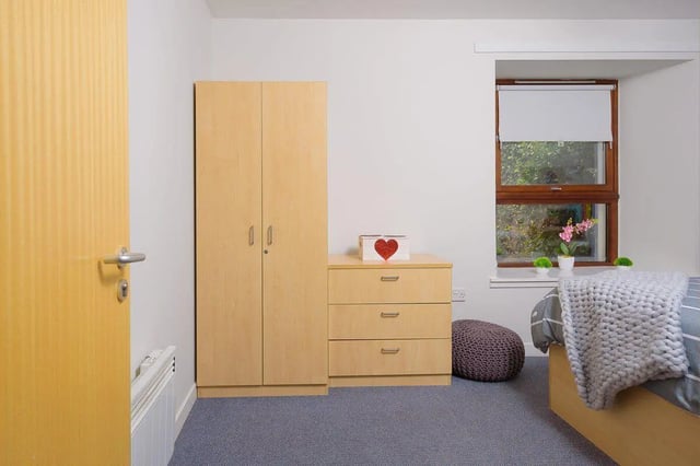 Wardrobe chest of drawers window bed bedroom at Keiller Court in Dundee Student Accommodation