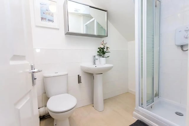 Toilet sink shower mirror framed picture bathroom at King Street 207 in Aberdeen Student Accommodation