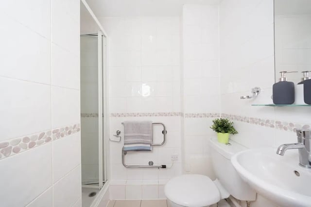 Shower toilet sink towel rack plant bathroom at Aspect 3 Apartments in Sheffield Student Accommodation