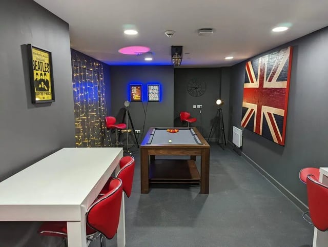 Pool table with red chairs and long table living room at Stanhope House Portsmouth in Portsmouth Student Accommodation