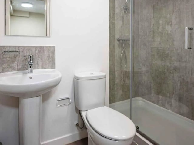 White sink toilet shower enclosure bathroom at Peterson Hall in Dundee Student Accommodation