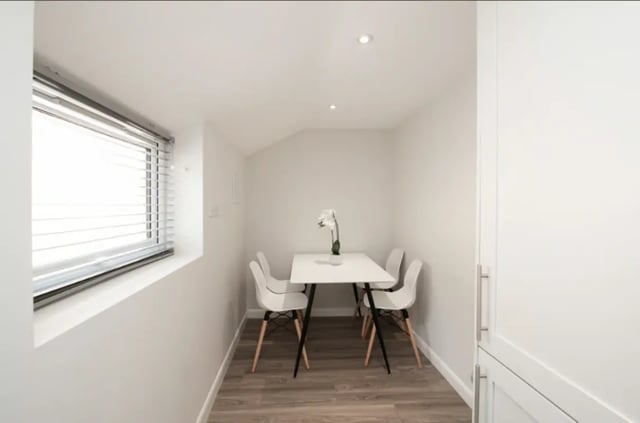 White table four chairs orchid window dining area at 9 Queen Anne Street in Stoke-On-Trent Student Accommodation