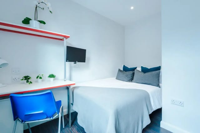 Bed desk blue chair and television bedroom at 9 Queen Anne Street in Stoke-On-Trent Student Accommodation