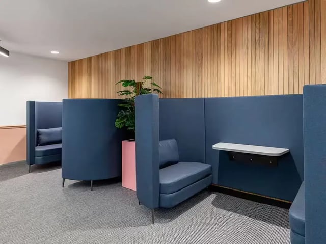 Blue seating pods with plant communal area at Calthorpe Court in Birmingham Student Accommodation