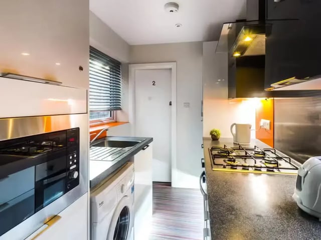 Oven sink washing machine and stove kitchen at 30 Watford Street in Stoke-On-Trent Student Accommodation