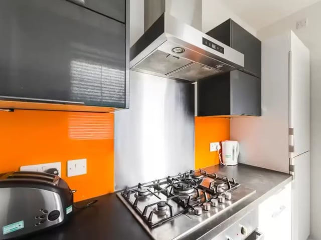 Toaster kettle hob and cabinets kitchen at 86 Beresford Street in Stoke-On-Trent Student Accommodation