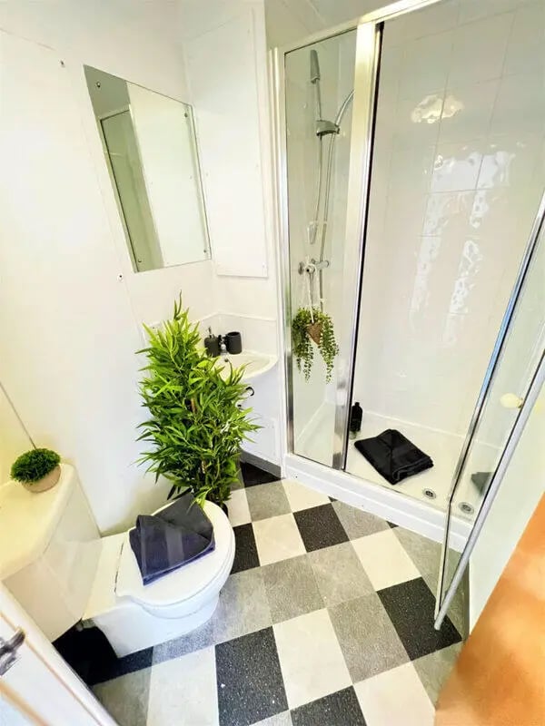 Toilet sink shower plants black white floor bathroom at Dunn House in Sunderland Student Accommodation