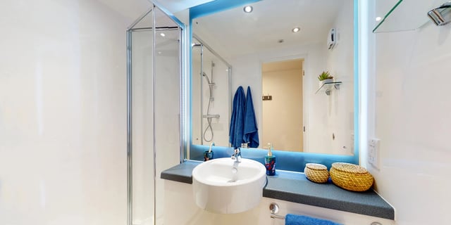 Sink shower towels and baskets bathroom at Canvas Coventry Arundel House in Coventry Student Accommodation