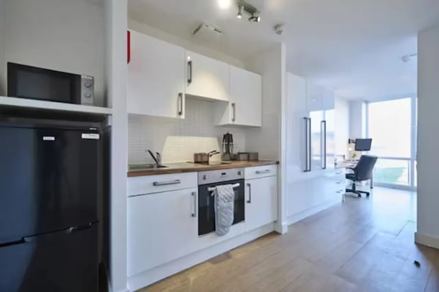Modern kitchen with microwave fridge oven and desk kitchen at Upperton Road in Leicester Student Accommodation