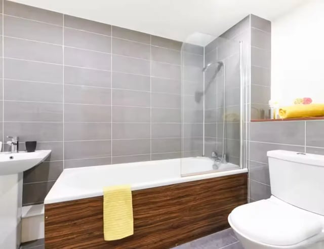 Toilet sink bath with yellow towel Bathroom at Mellor House - Central Place in Sheffield Student Accommodation