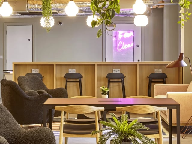 Chairs and tables in a lounge living room at Queen Street Studios in Exeter Student Accommodation