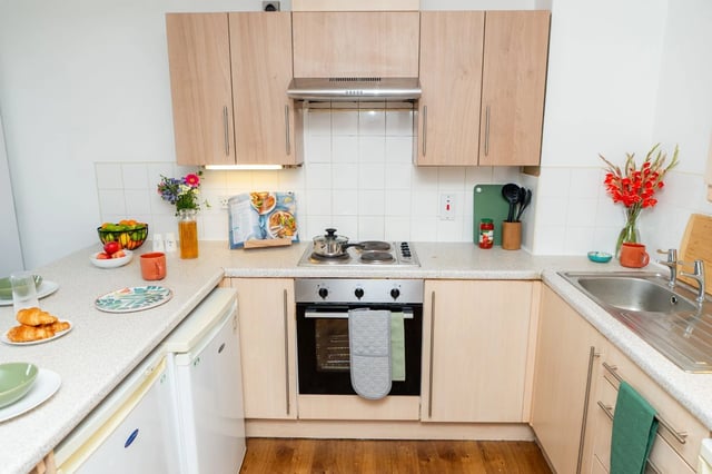 Kitchen with hob oven sink and fruit kitchen at Wardley House Key Workers in Bradford Student Accommodation