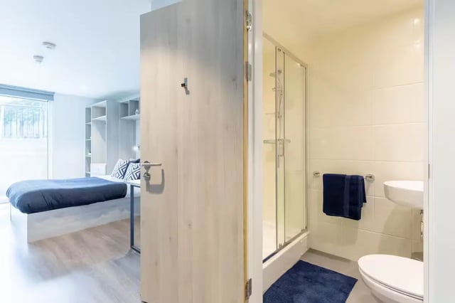Bed shower toilet sink towels bathroom at Abeleven in Aberdeen Student Accommodation