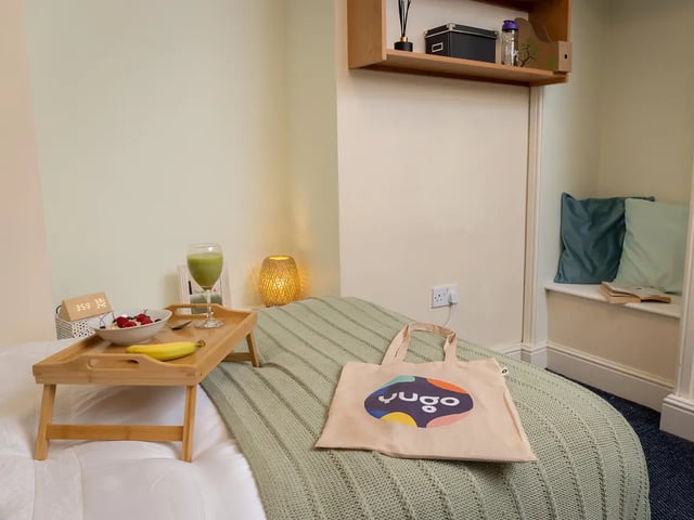 Breakfast tray tote bag and pillows bedroom at Cable Street Lancaster in Lancaster Student Accommodation