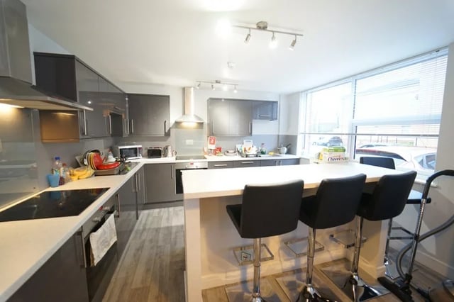 Modern kitchen with island bar and bar stools kitchen at Middle Street - Nottingham in Nottingham Student Accommodation