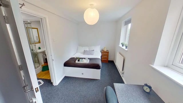 Bed bathroom with shower sink and mirror bedroom. at 6 Albert Square in Nottingham Student Accommodation