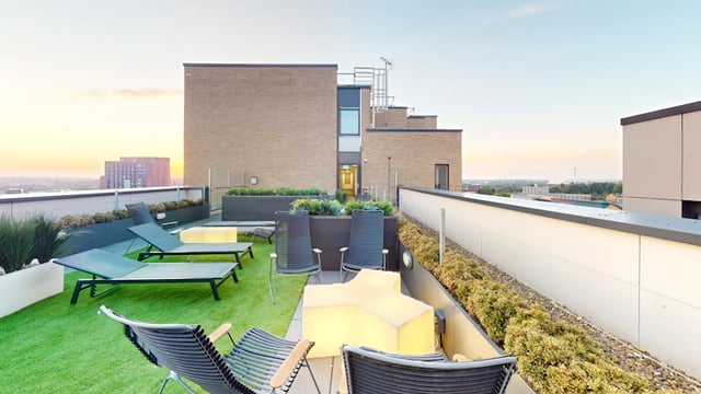 Rooftop deck with lounge chairs and seating area. at 33 Parkside in Coventry Student Accommodation