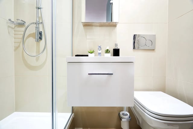 Shower sink toilet and bathroom accessories bathroom at Vita Student Richmond House in Southampton Student Accommodation