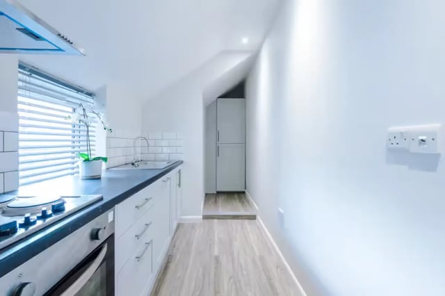 Oven sink cabinets window flower kitchen at 32 Cauldon Road in Stoke-On-Trent Student Accommodation