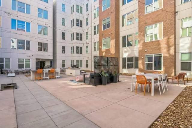 Outdoor courtyard with seating and grilling area exterior at Nova Knoxville in Knoxville Student Accommodation