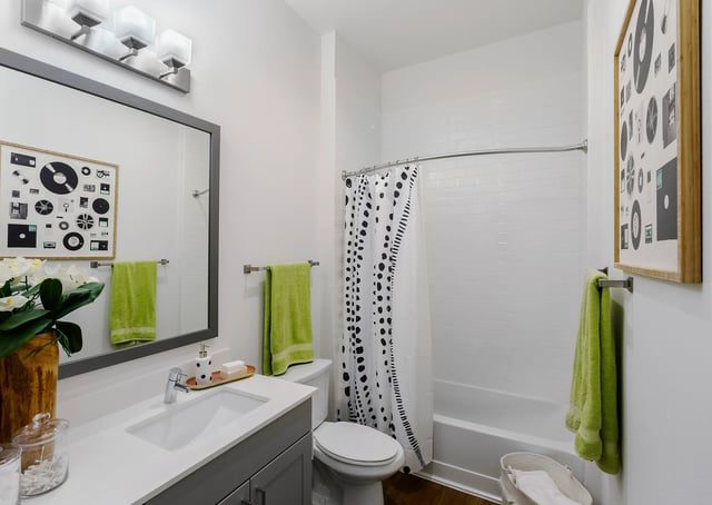 Sink toilet shower curtain and towels bathroom at Berkeley House in College Station Student Accommodation
