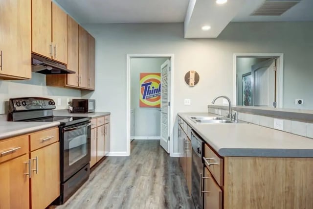 Kitchen with stove microwave and sink kitchen at Madera in San Antonio Student Accommodation